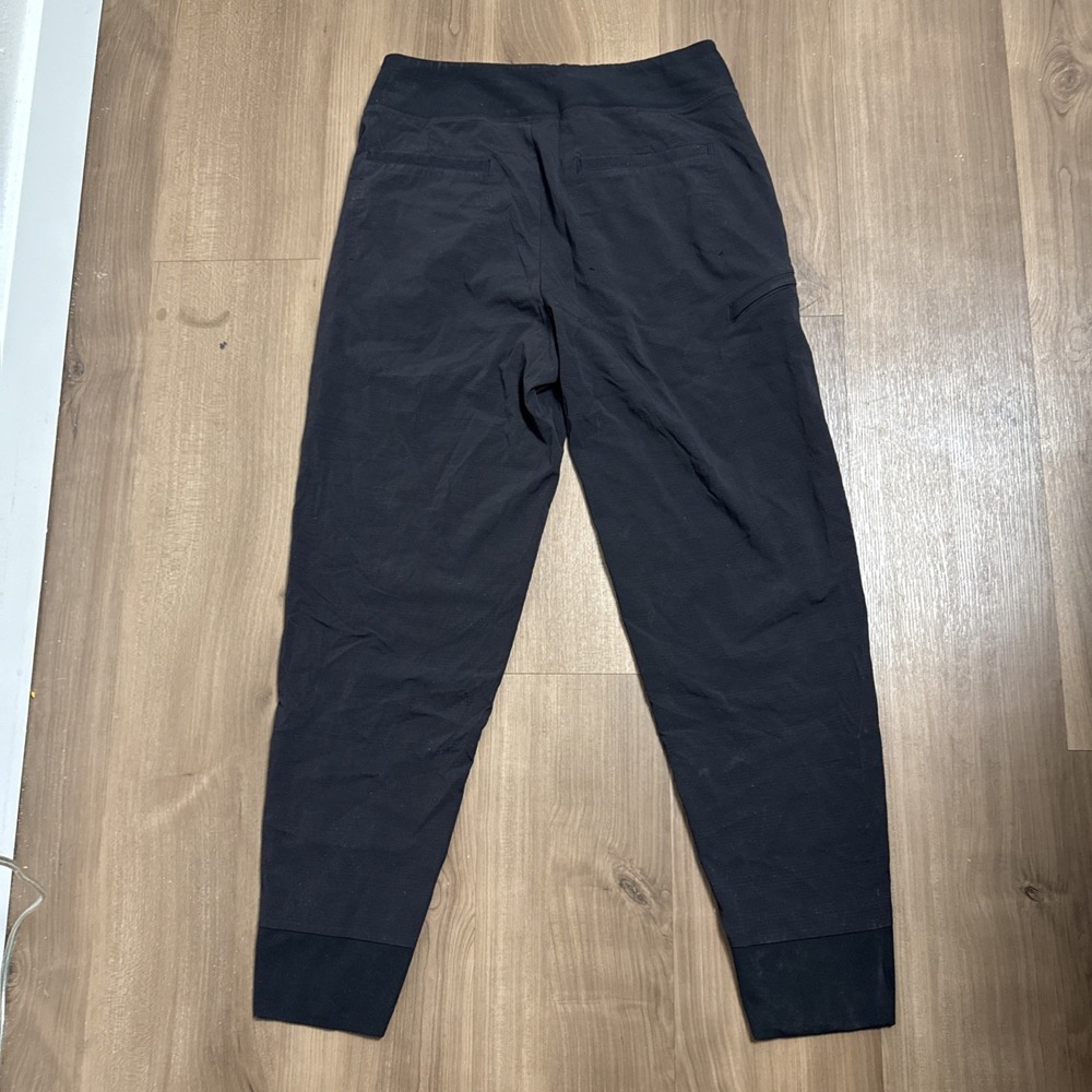 Athleta Black Capris with Zipper Pockets - Picture 2 of 8